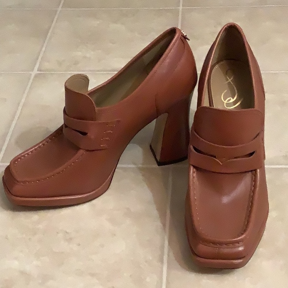 New never worn Sam Edelman Brown leather Loafer heels in 11M.